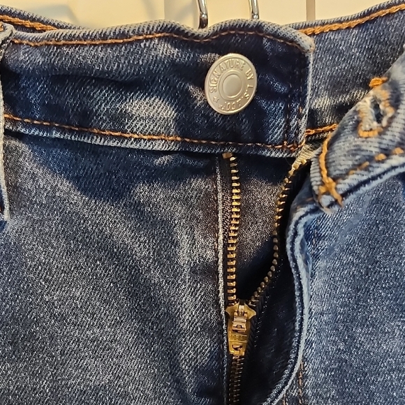 Levis Signature High Rise Zipper Fly Denim Cut Off Women's 5 Pocket Shorts Sz 12 - Picture 4 of 9